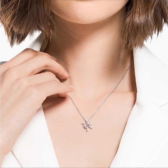 🎁PERFECT GIFT IDEA  🎁 SWAROVSKI Pisces Zodiac II necklace with emerald crystal. - Picture 3 of 15